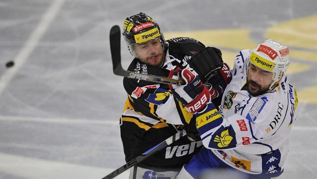 Zleva Jakub Petružálek z Litvínova a Tomáš Vondráček z Brna. Zleva Jakub Petružálek z Litvínova a Tomáš Vondráček z Brna.