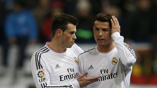 Fotbalisté Realu Madrid Cristiano Ronaldo (vpravo) a Gareth Bale v odvetě semifinále Španělského poháru. Fotbalisté Realu Madrid Cristiano Ronaldo (vpravo) a Gareth Bale v odvetě semifinále Španělského poháru.