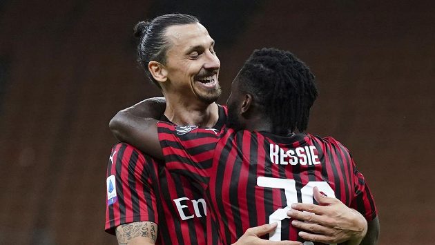 Hvězdný Zlatan Ibrahimovič slavi s Franckem Kessiem gól v síti Juventusu v utkání italské ligy. Hvězdný Zlatan Ibrahimovič slavi s Franckem Kessiem gól v síti Juventusu v utkání italské ligy.