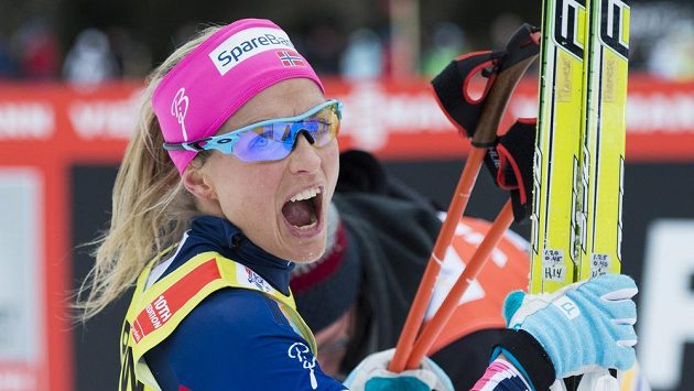 Norka Therese Johaugová se raduje z vítězství. Norka Therese Johaugová se raduje z vítězství.