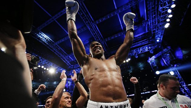 Kde jsi, Fury? řval Anthony Joshua z ringu ve Wembley. Kde jsi, Fury? řval Anthony Joshua z ringu ve Wembley.
