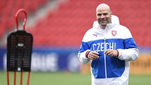 Trenér jednadvacítky Jakub Dovalil na tréninku. Trenér jednadvacítky Jakub Dovalil na tréninku.