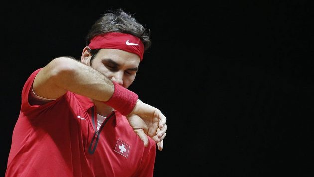 Smutný Roger Federer. Na Gaela Monfilse nestačil. Smutný Roger Federer. Na Gaela Monfilse nestačil.