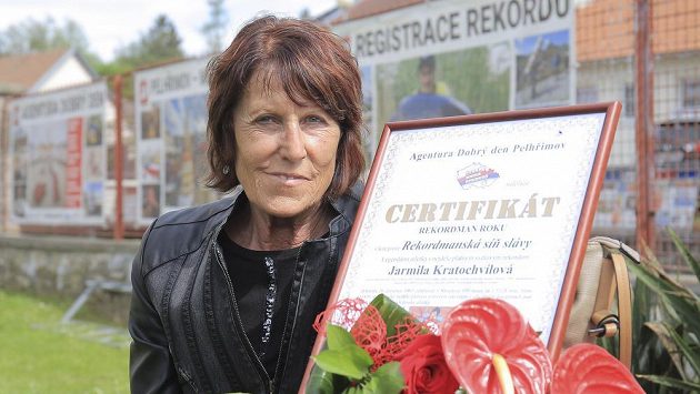 Česká atletka Jarmila Kratochvílová, držitelka nejdéle platného světového rekordu v běhu na 800 metrů, byla 11. května 2020 uvedena do Rekordmanské síně slávy pelhřimovské Agentury Dobrý den. Česká atletka Jarmila Kratochvílová, držitelka nejdéle platného světového rekordu v běhu na 800 metrů, byla 11. května 2020 uvedena do Rekordmanské síně slávy pelhřimovské Agentury Dobrý den.