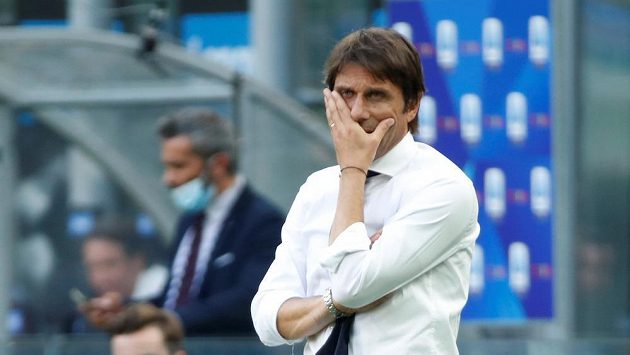 Kouč Interu Milán Antonio Conte nebyl s výkonem svého týmu proti Boloni spokojený. Kouč Interu Milán Antonio Conte nebyl s výkonem svého týmu proti Boloni spokojený.