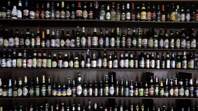 Stovky piv. Jednou se v muzeu objeví i ty, které jsou bez alkoholu. Stovky piv. Jednou se v muzeu objeví i ty, které jsou bez alkoholu.