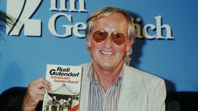 Rudi Gutendorf, trenérská legenda, která koučovala 55 týmů zemřela ve věku 93 let. Rudi Gutendorf, trenérská legenda, která koučovala 55 týmů zemřela ve věku 93 let.