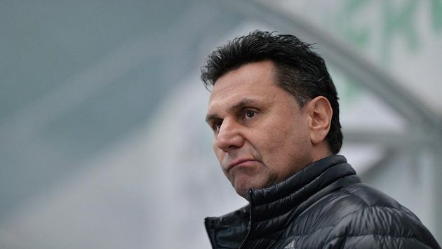 Současný trenér Chomutova a kapitán olympijských vítězů z Nagana 1998 Vladimír Růžička. Současný trenér Chomutova a kapitán olympijských vítězů z Nagana 1998 Vladimír Růžička.