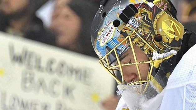 Brankář Marc-Andre Fleury poprvé na ledě Tučňáků jako soupeř. Fanoušci to viděli jinak, v dresu Vegas se vrátil jejich hrdina. Brankář Marc-Andre Fleury poprvé na ledě Tučňáků jako soupeř. Fanoušci to viděli jinak, v dresu Vegas se vrátil jejich hrdina.