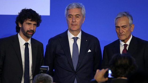 Tři kandidáti na předsedu: zprava Gabriele Gravina, Cosimo Sibilia a Damiano Tommasi. Tři kandidáti na předsedu: zprava Gabriele Gravina, Cosimo Sibilia a Damiano Tommasi.