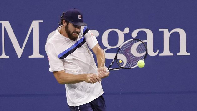 The American bomber didn’t catch it.  He was fined for a pink bag at the US Open!