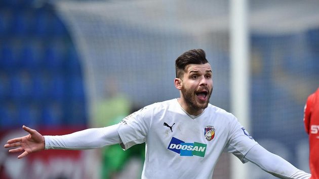 Plzeňský Michal Ďuriš oslavuje svou trefu do sítě Liberce. Plzeňský Michal Ďuriš oslavuje svou trefu do sítě Liberce.