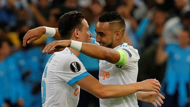 Fotbalisté týmu Olympique Marseille Florian Thauvin a Dimitri Payet slaví v semifinále Evropské ligy. Fotbalisté týmu Olympique Marseille Florian Thauvin a Dimitri Payet slaví v semifinále Evropské ligy.
