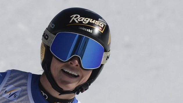 Švýcarská lyžařka Lara Gutová-Behramiová po dojezdu sjezdu na SP v italském středisku Val di Fassa. Švýcarská lyžařka Lara Gutová-Behramiová po dojezdu sjezdu na SP v italském středisku Val di Fassa.