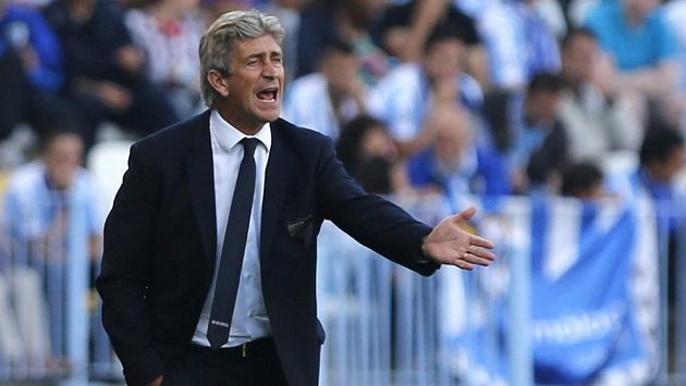 Trenér Manuel Pellegrini ještě na lavičce Málagy. Trenér Manuel Pellegrini ještě na lavičce Málagy.
