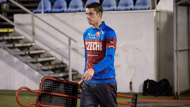 Ondřej Zahustel přichází na trénink české fotbalové reprezentace před přípravnými zápasy se Srbskem a Polskem. Ondřej Zahustel přichází na trénink české fotbalové reprezentace před přípravnými zápasy se Srbskem a Polskem.