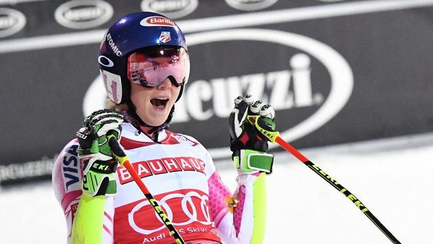 Mikaela Shiffrinová po triumfu v paralelním slalomu ve Stockholmu. Mikaela Shiffrinová po triumfu v paralelním slalomu ve Stockholmu.
