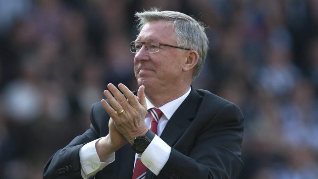 Loučení trenéra Manchesteru United Alexe Fergusona. Žvýkačku má stále ještě v ústech. Loučení trenéra Manchesteru United Alexe Fergusona. Žvýkačku má stále ještě v ústech.