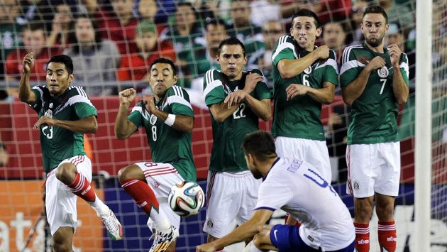 Mexičtí fotbalisté mají neúprosného trenéra. Mexičtí fotbalisté mají neúprosného trenéra.