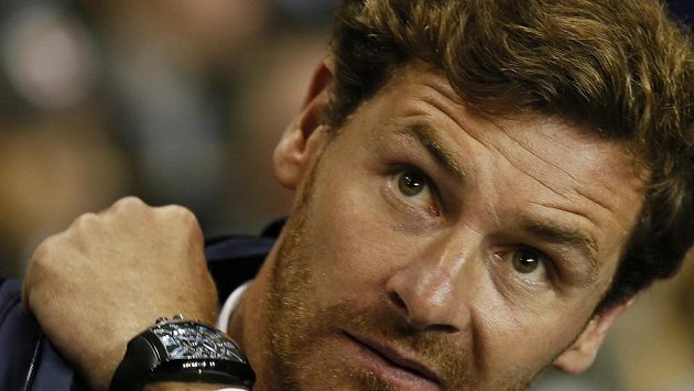 Manažer Spurs André Villas-Boas při zápase Evropské ligy. Manažer Spurs André Villas-Boas při zápase Evropské ligy.