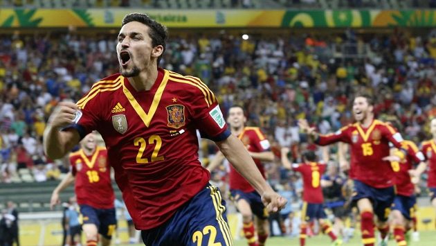 Jesús Navas se raduje. Španěly poslal do finále. Jesús Navas se raduje. Španěly poslal do finále.