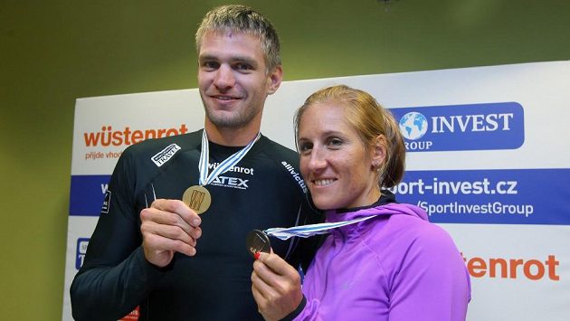 Čeští skifaři Ondřej Synek a Miroslava Knapková. Čeští skifaři Ondřej Synek a Miroslava Knapková.