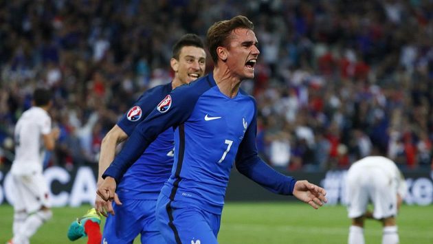 Antoine Griezmann poté, co dal první gól Francie proti Albánii. Antoine Griezmann poté, co dal první gól Francie proti Albánii.