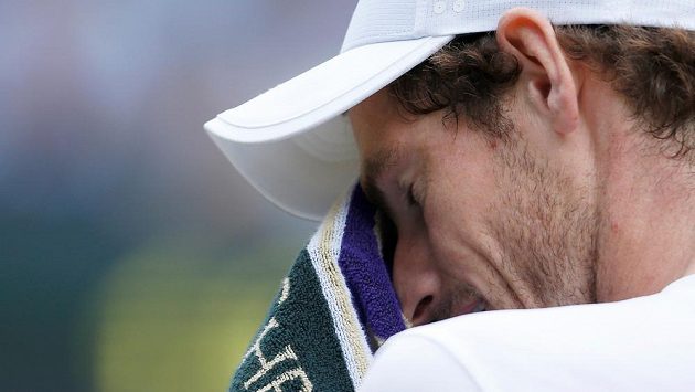 Andy Murray končí v All England Clubu ve čtvrtfinále. Andy Murray končí v All England Clubu ve čtvrtfinále.