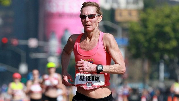 Colleen De Reucková v akci. Málo běžkyň zvládlo takové akce jako ona. Colleen De Reucková v akci. Málo běžkyň zvládlo takové akce jako ona.