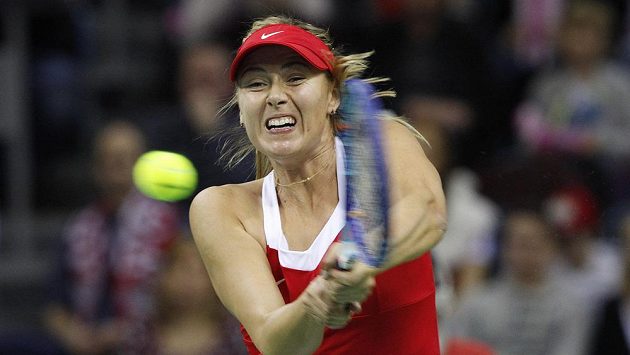 Ruská tenistka Maria Šarapovová během fedcupového utkání proti Polsku. Ruská tenistka Maria Šarapovová během fedcupového utkání proti Polsku.