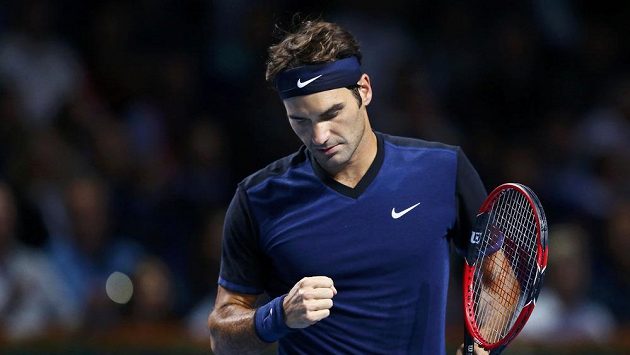 Švýcar Roger Federer se raduje po jedném z vyhraných míčků v zápase s Němcem Philippem Kohlschreiberem. Švýcar Roger Federer se raduje po jedném z vyhraných míčků v zápase s Němcem Philippem Kohlschreiberem.