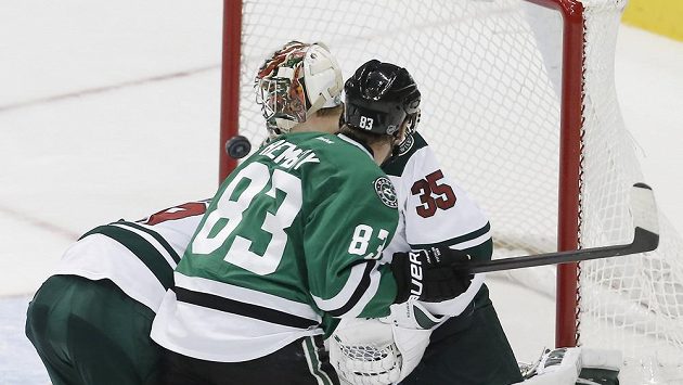 Aleš Hemský střílí svůj první gól za Dallas. Aleš Hemský střílí svůj první gól za Dallas.