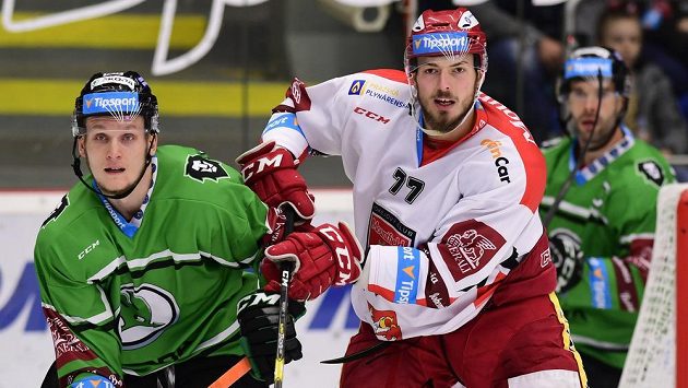 Zleva Pavol Skalický z Mladé Boleslavi a Richard Nedomlel z Hradce Králové. Zleva Pavol Skalický z Mladé Boleslavi a Richard Nedomlel z Hradce Králové.