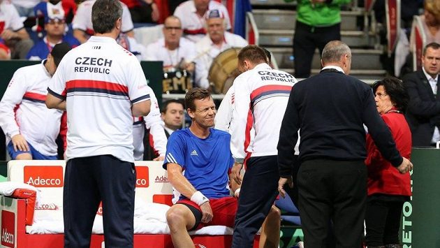 Tomáš Berdych s bolestivou grimasou během nedělní dvouhry v daviscupovém utkání v Německu. Tomáš Berdych s bolestivou grimasou během nedělní dvouhry v daviscupovém utkání v Německu.