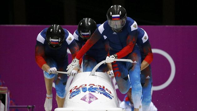 Ruský čtyřbob s pilotem Alexanderem Zubkovem Ruský čtyřbob s pilotem Alexanderem Zubkovem