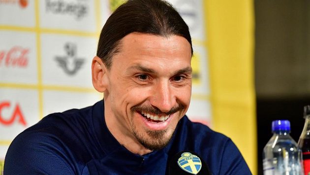 Zlatan Ibrahimovic na tiskovce švédského národního týmu. Zlatan Ibrahimovic na tiskovce švédského národního týmu.