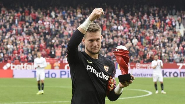 Tomáš Vaclík převzal cenu pro nejlepšího hráče španělské ligy za listopad, teď ovládl i novinářský Zlatý míč Tomáš Vaclík převzal cenu pro nejlepšího hráče španělské ligy za listopad, teď ovládl i novinářský Zlatý míč