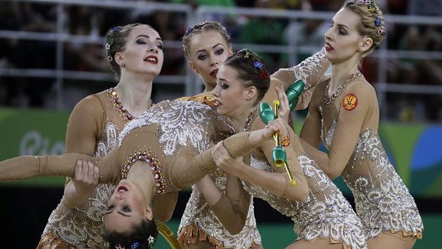 Ruské moderní gymnastky mají na OH páté zlato z družstev v řadě. Ruské moderní gymnastky mají na OH páté zlato z družstev v řadě.