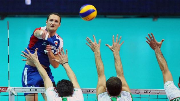Český volejbalista David Konečný při zápase národního týmu s Bulharskem. Český volejbalista David Konečný při zápase národního týmu s Bulharskem.