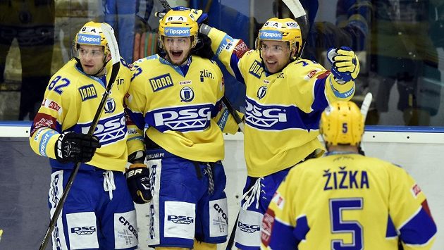 Zleva Dalibor Řezníček, Michal Popelka, Roberts Bukarts a Tomáš Žižka ze Zlína se radují z gólu proti Olomouci - archivní snímek. Zleva Dalibor Řezníček, Michal Popelka, Roberts Bukarts a Tomáš Žižka ze Zlína se radují z gólu proti Olomouci - archivní snímek.