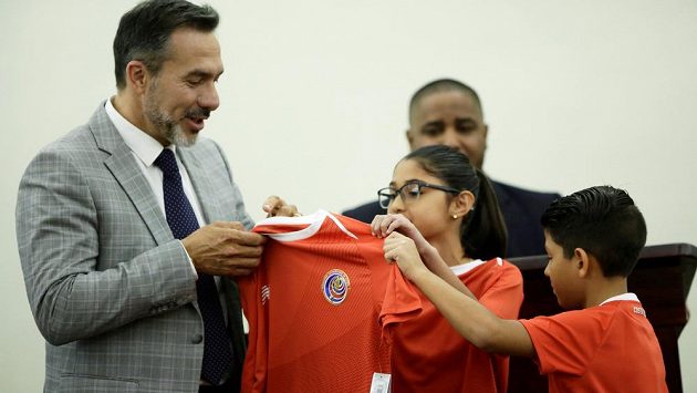 Novým koučem fotbalistů Kostariky je Uruguayec Gustavo Matosas. Novým koučem fotbalistů Kostariky je Uruguayec Gustavo Matosas.