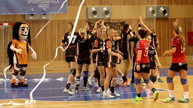 Házenkářky Mostu potvrdily v Itálii postup v Poháru EHF. Házenkářky Mostu potvrdily v Itálii postup v Poháru EHF.