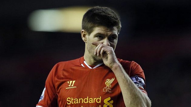 Steven Gerrard v sobotním ligovém zápase s West Hamem. Steven Gerrard v sobotním ligovém zápase s West Hamem.