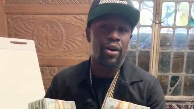 Legendární boxer Floyd Mayweather vydělal miliardu dolarů. Teď se ale proslýchá, že mu docházejí peníze a potřebuje vybojovat další zápas. Hvězda to odmítá, ale připouští, že do ringu ráda půjde. Legendární boxer Floyd Mayweather vydělal miliardu dolarů. Teď se ale proslýchá, že mu docházejí peníze a potřebuje vybojovat další zápas. Hvězda to odmítá, ale připouští, že do ringu ráda půjde.