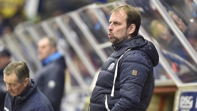 Trenér Rostislav Vlach bude ve Zlíně pokračovat i v příští sezóně. Trenér Rostislav Vlach bude ve Zlíně pokračovat i v příští sezóně.
