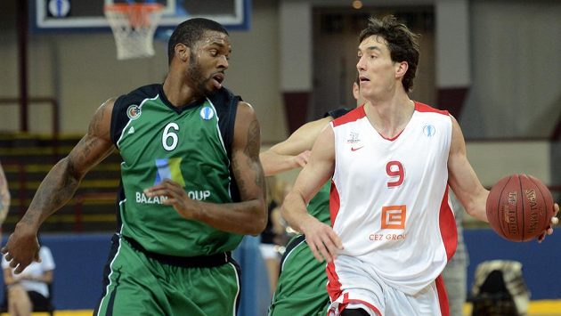 Jiří Welsch (vpravo) z Nymburka. Jiří Welsch (vpravo) z Nymburka.