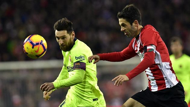 Lionel Messi (vlevo) z Barcelony a Markel Susaeta z Bilbaa. Lionel Messi (vlevo) z Barcelony a Markel Susaeta z Bilbaa.