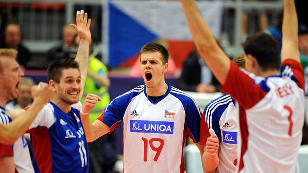 Česká radost! Uprostřed Petr Michálek, volejbalisté udolali v zápase Světové ligy Koreu. Česká radost! Uprostřed Petr Michálek, volejbalisté udolali v zápase Světové ligy Koreu.
