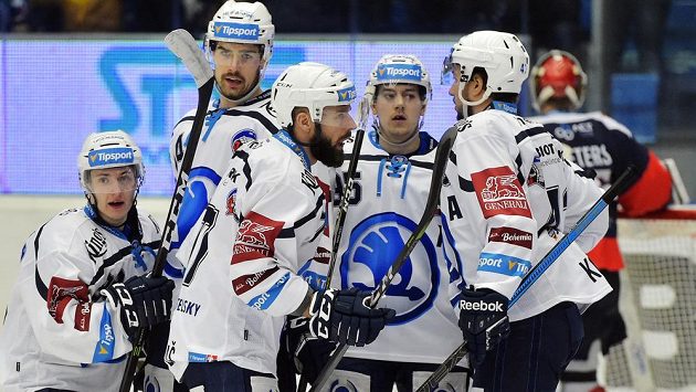 Hráči Plzně se radují ze třetího gólu proti Chomutovu. Zleva Petr Kodýtek, Peter Čerešňák, Milan Gulaš, Miroslav Indrák a Jan Kovář. Hráči Plzně se radují ze třetího gólu proti Chomutovu. Zleva Petr Kodýtek, Peter Čerešňák, Milan Gulaš, Miroslav Indrák a Jan Kovář.