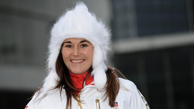 Šárka Strachová v oficiálním oblečení pro ZOH v Soči. Šárka Strachová v oficiálním oblečení pro ZOH v Soči.